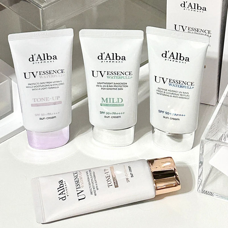 Spf 50 Sunscreen - Солнцезащитный крем D'Alba UV Essence Waterfull